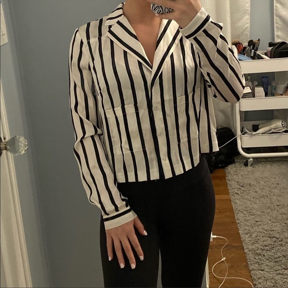 Kendall & Kylie Tops - 🔵 Kendall & Kylie Black & White Stripe Button Down
